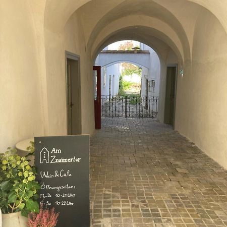 Am Znaimertor Retz Exterior photo